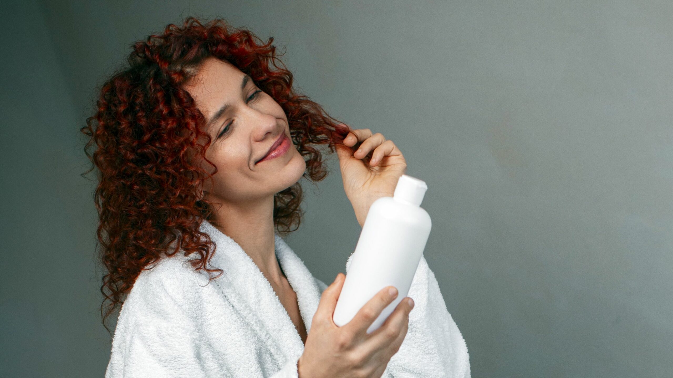 Routine capillaire : comment prendre soin de ses cheveux bouclés ?